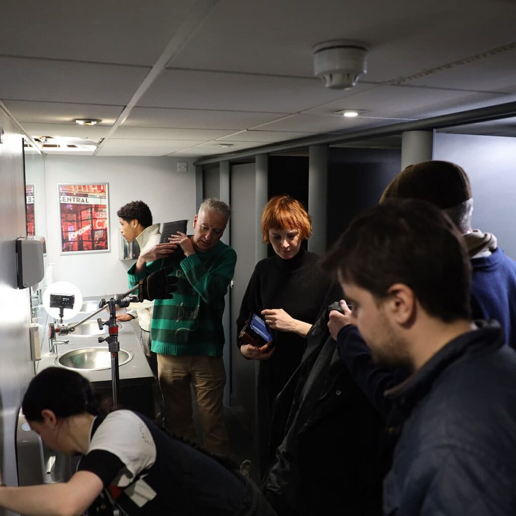 Seamus McGarvey with students on set